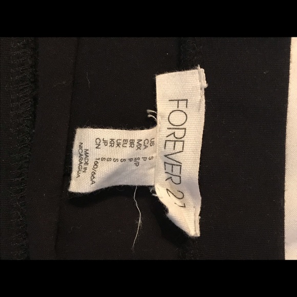 Black Forever 21 skater skirt - Picture 2 of 2